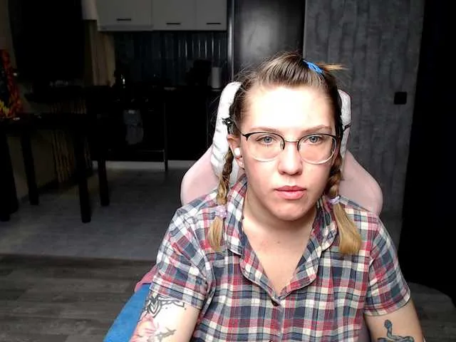 Live sex webcam photo for Regimasmile #291794811