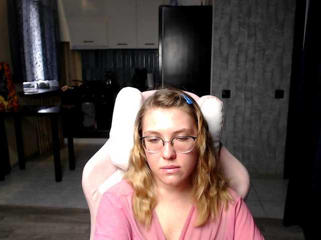 Live sex webcam photo for Regimasmile #291810726