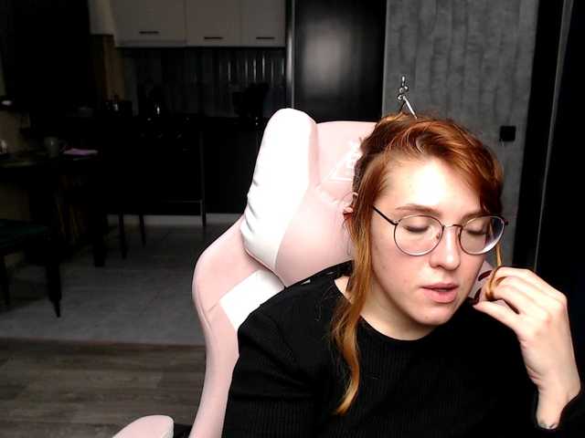 Live sex webcam photo for Regimasmile #292212299