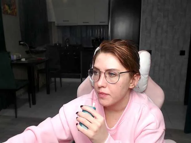 Live sex webcam photo for Regimasmile #292240705