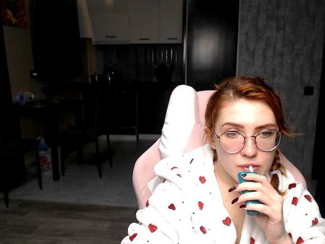 Live sex webcam photo for Regimasmile #292246354