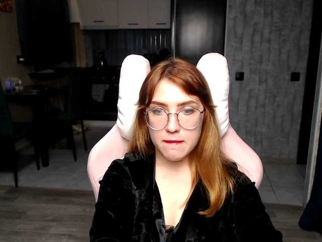 Live sex webcam photo for Regimasmile #292260108