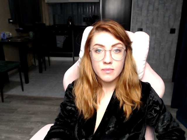 Live sex webcam photo for Regimasmile #292267186