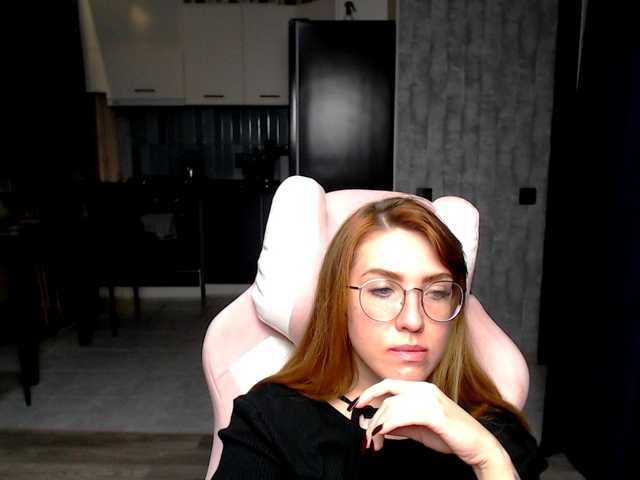 Live sex webcam photo for Regimasmile #292295290