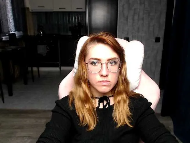 Live sex webcam photo for Regimasmile #292301299