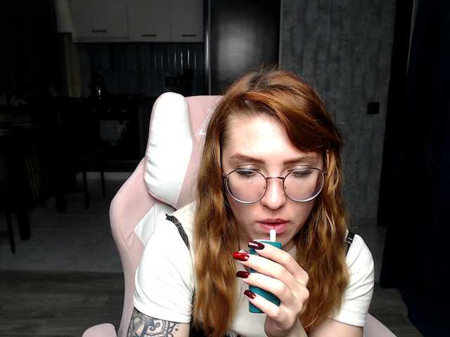 Live sex webcam photo for Regimasmile #292313274