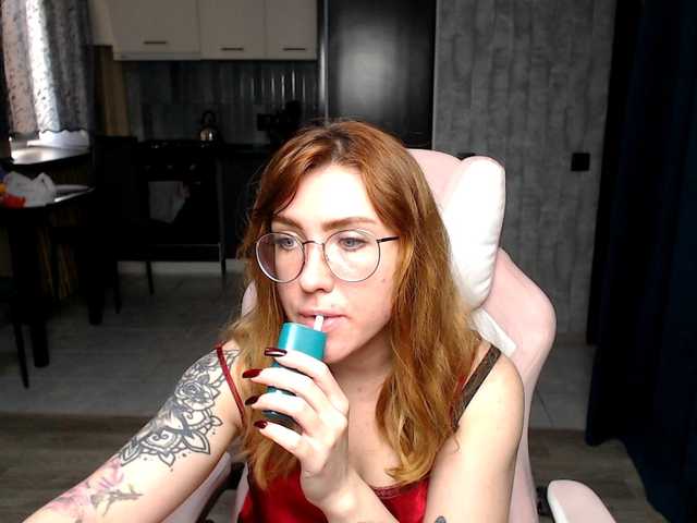 Live sex webcam photo for Regimasmile #292329053