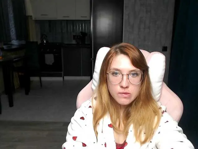 Live sex webcam photo for Regimasmile #292334132