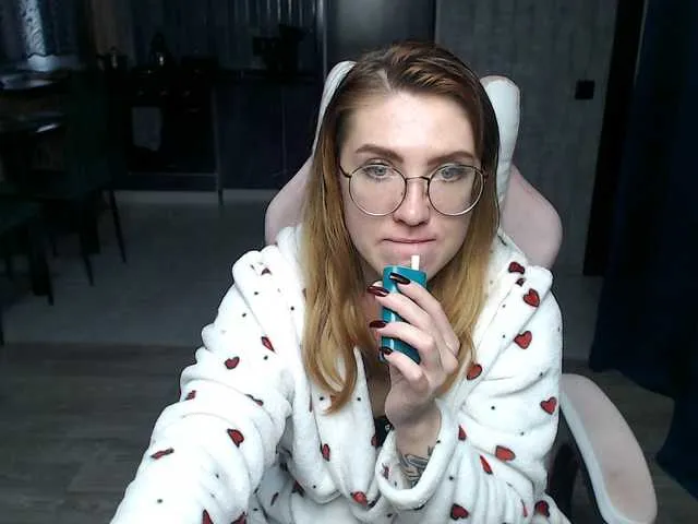 Live sex webcam photo for Regimasmile #292346349