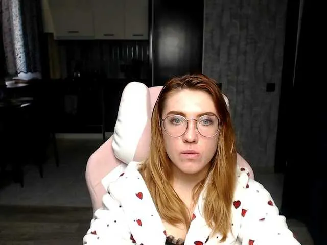 Live sex webcam photo for Regimasmile #292347853