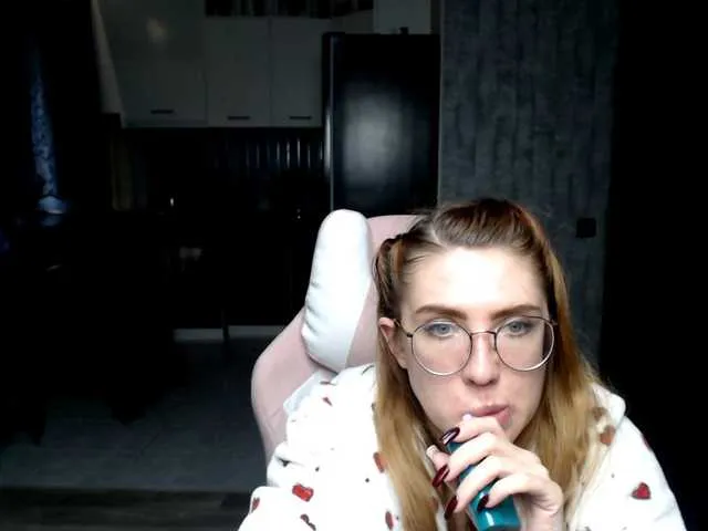 Live sex webcam photo for Regimasmile #292353248