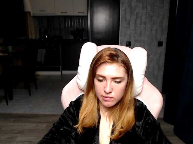 Live sex webcam photo for Regimasmile #292367680