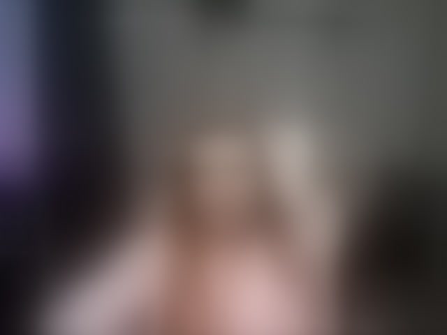 Live sex webcam photo for Regimasmile #294175785
