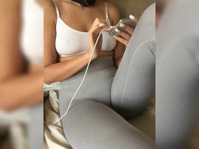 Live sex webcam photo for ReginaLichi #274894451