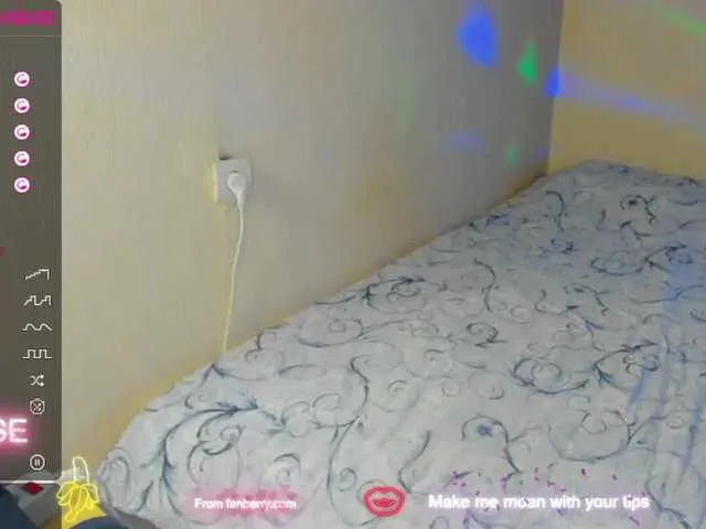 Live sex webcam photo for ReginaShine #275553944