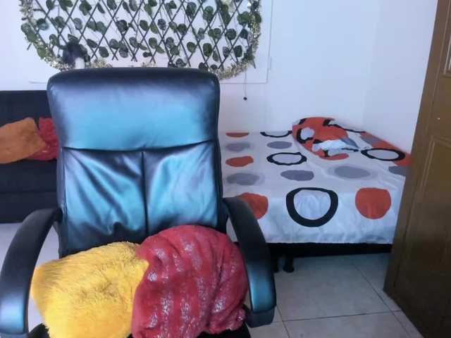 Live sex webcam photo for Reginna-18 #273372135