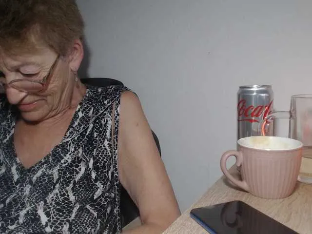 Live sex webcam photo for Reife-dame #275761694