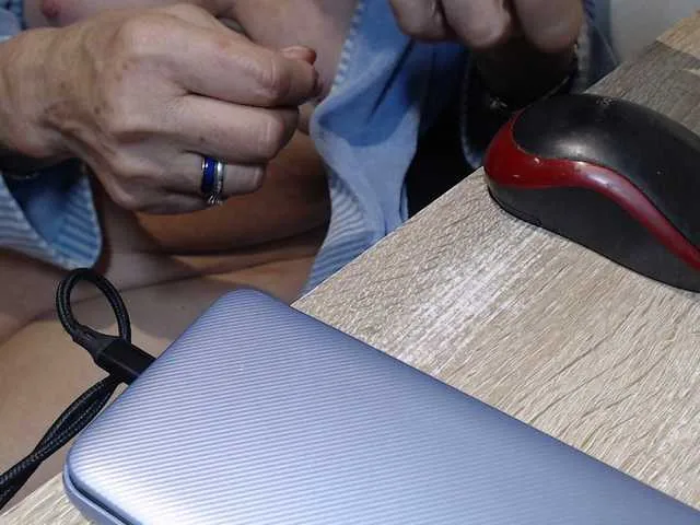 Live sex webcam photo for Reife-dame #276193862