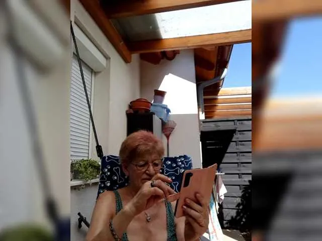 Live sex webcam photo for Reife-dame #276254356