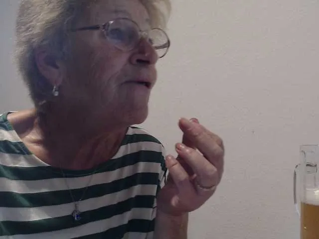 Live sex webcam photo for Reife-dame #276476141