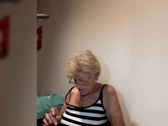 Live sex webcam photo for Reife-dame #276531926