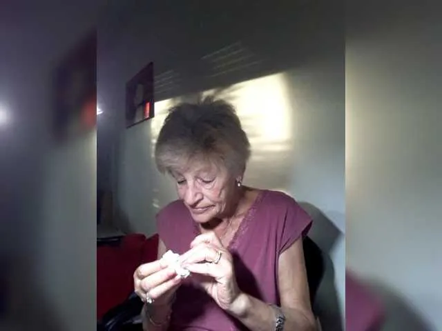 Live sex webcam photo for Reife-dame #276570024