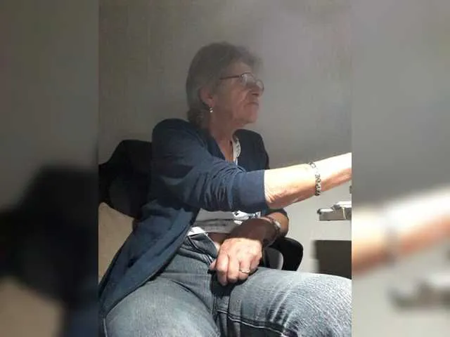 Live sex webcam photo for Reife-dame #276675690