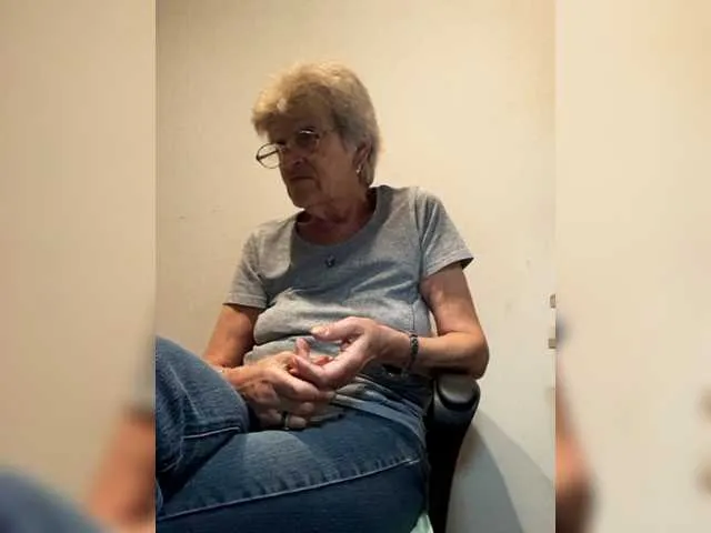 Live sex webcam photo for Reife-dame #276685167