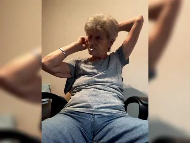 Live sex webcam photo for Reife-dame #277042338