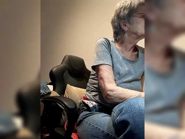 Live sex webcam photo for Reife-dame #277430979