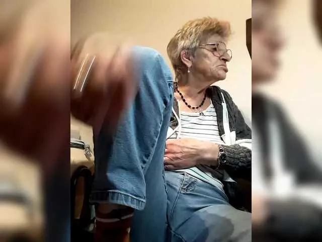 Live sex webcam photo for Reife-dame #290482444