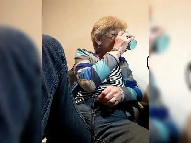 Live sex webcam photo for Reife-dame #290543996