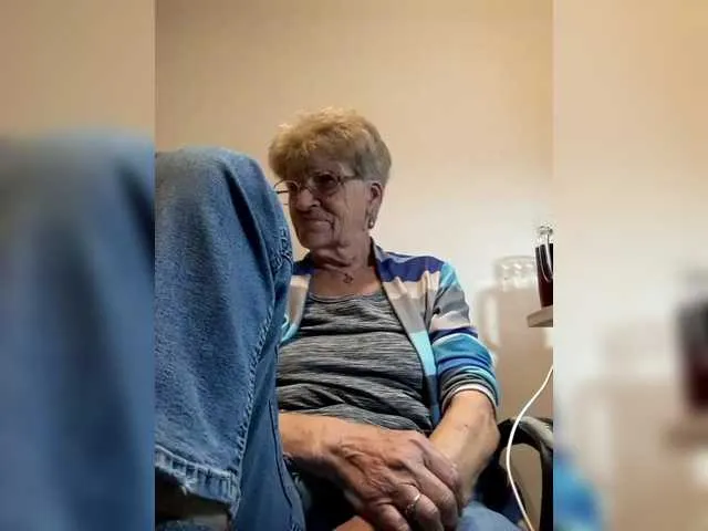 Live sex webcam photo for Reife-dame #291839882