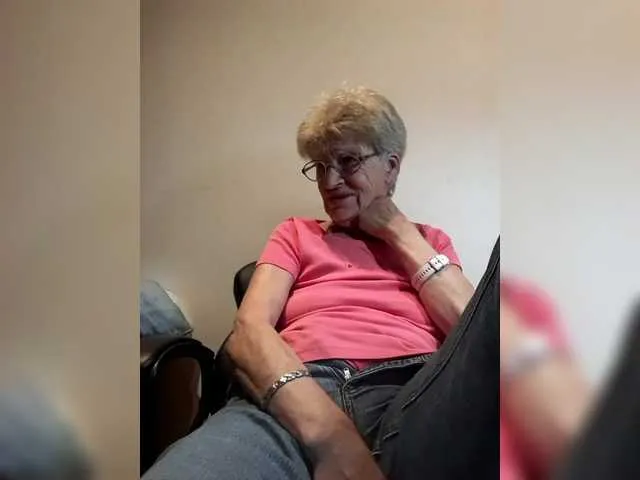 Live sex webcam photo for Reife-dame #291935337