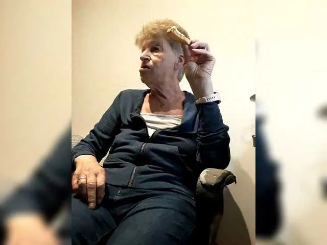 Live sex webcam photo for Reife-dame #292170830