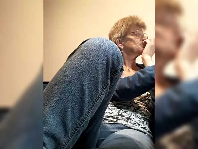 Live sex webcam photo for Reife-dame #292202928