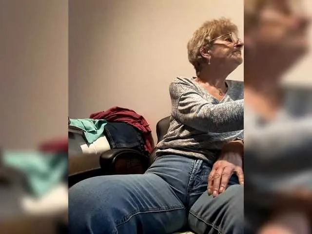 Live sex webcam photo for Reife-dame #292230194