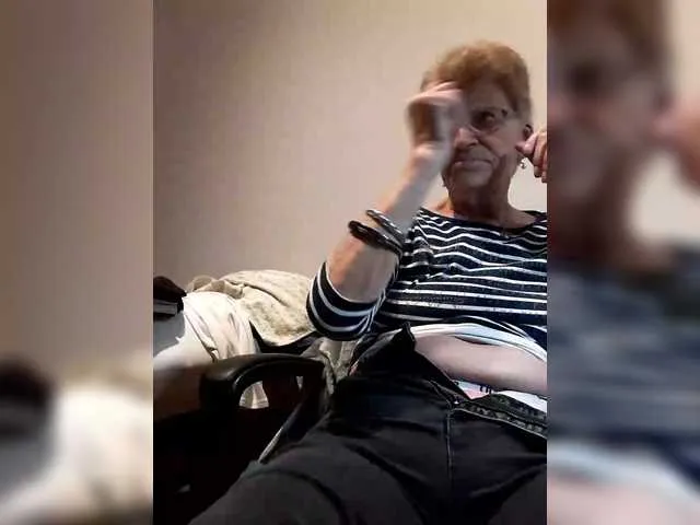 Live sex webcam photo for Reife-dame #292270320