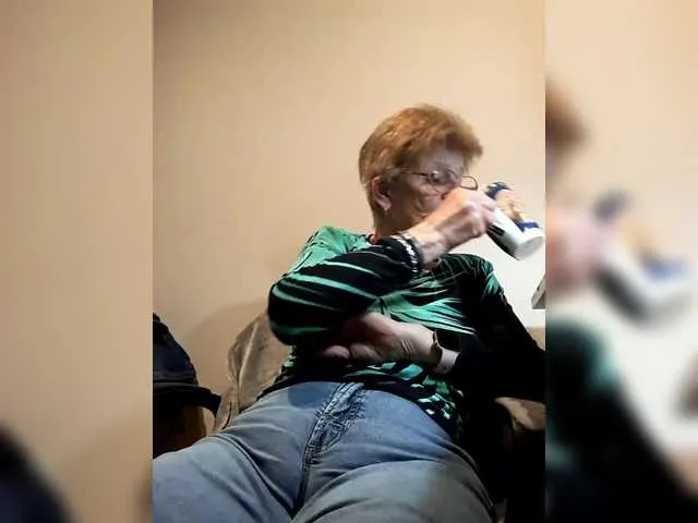 Live sex webcam photo for Reife-dame #292323106