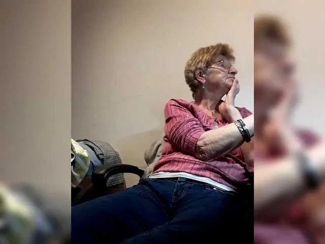 Live sex webcam photo for Reife-dame #292336667