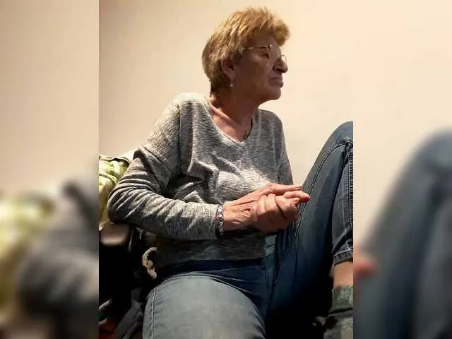 Live sex webcam photo for Reife-dame #292363881