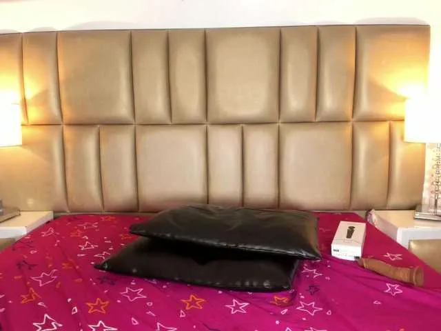 Live sex webcam photo for ReinaMiah #291540619