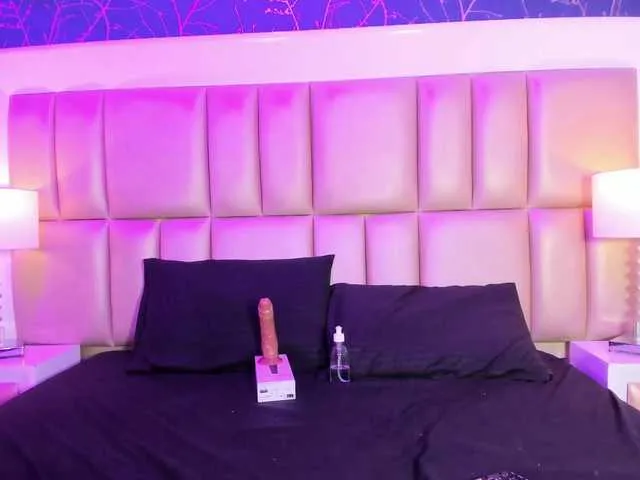 Live sex webcam photo for ReinaMiah #292079757