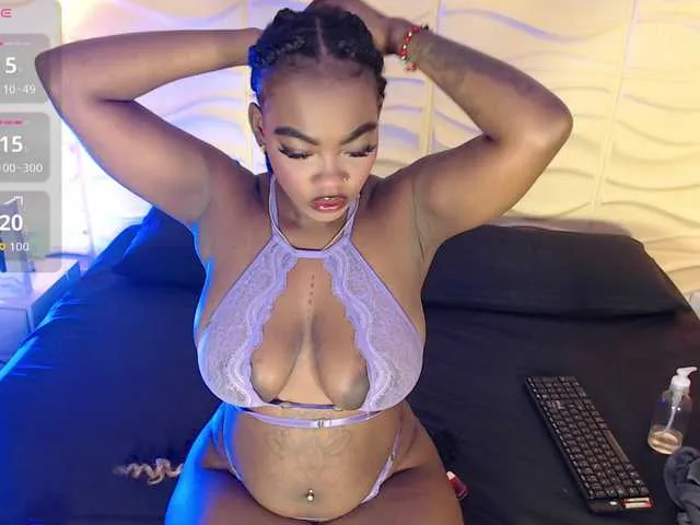 Live sex webcam photo for ReinaMiah #292711761