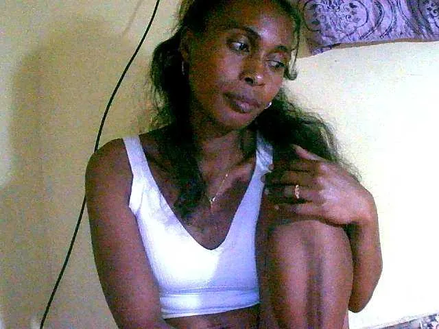Live sex webcam photo for Reine2delice #291111642