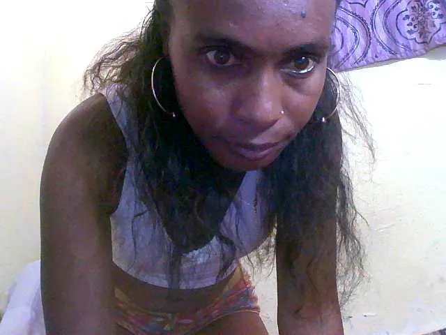 Live sex webcam photo for Reine2delice #291137821