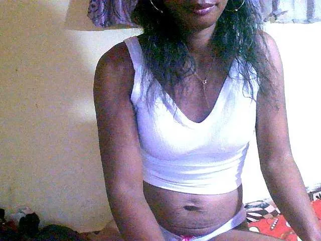 Live sex webcam photo for Reine2delice #291178478