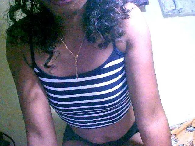 Live sex webcam photo for Reine2delice #291231289