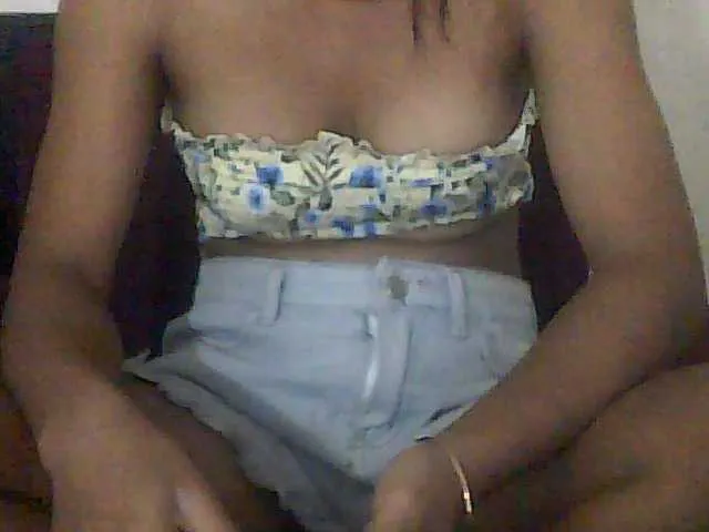Live sex webcam photo for Reine2delice #292056244