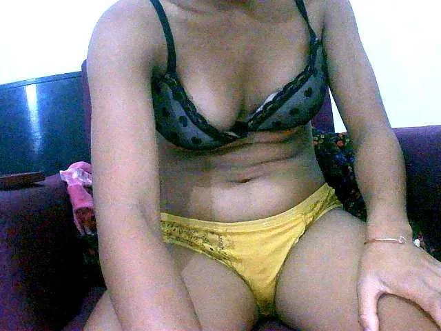 Live sex webcam photo for Reine2delice #292085078